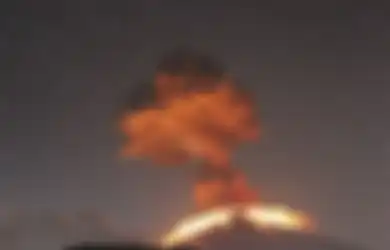 Gunung Agung Kembali Meletus: Legenda Gunung Agung, Potongan Gunung Mahameru yang Jatuh di Tanah Bali saat Diangkat oleh para Dewa