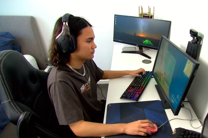Alex Mackechnie, a young man who dropped out of school and became a pro Fortnite player.