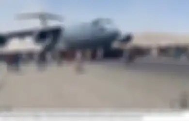 Sampai Bikin Warga Afghanistan Memilih Pegangan pada Roda Pesawat Karena Putus Asa, Begini Pengakuan Komandan Angkatan Udara AS saat Detik-detik Evakuasi di Bandara Kabul