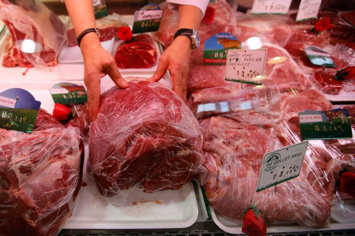 ahukah Anda jika sebaiknya jangan terlalu banyak-banyak makan daging?
Orang yang banyak makan protein hewani memiliki risiko menimbun lemak.