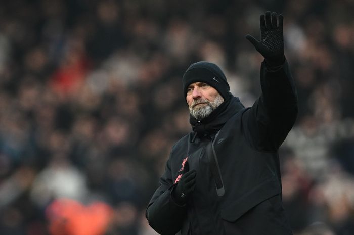 Pelatih Liverpool, Juergen Klopp, meminta fan bersikap rendah hati karena klubnya tidak lagi sakti.