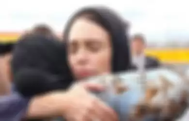 Jacinda Ardern memberikan dukungan pada keluarga korban serangan teroris Christchurch