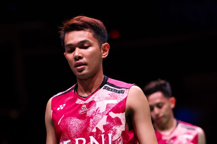 Ganda putra Indonesia, Fajar Alfian/Muhammad Rian Ardianto kecewa berat usai langsung tersingkir di laga perdana Kejuaraan Dunia 2023 di Royal Arena, Kopenhagen, Denmark, Rabu (23/8/2023)