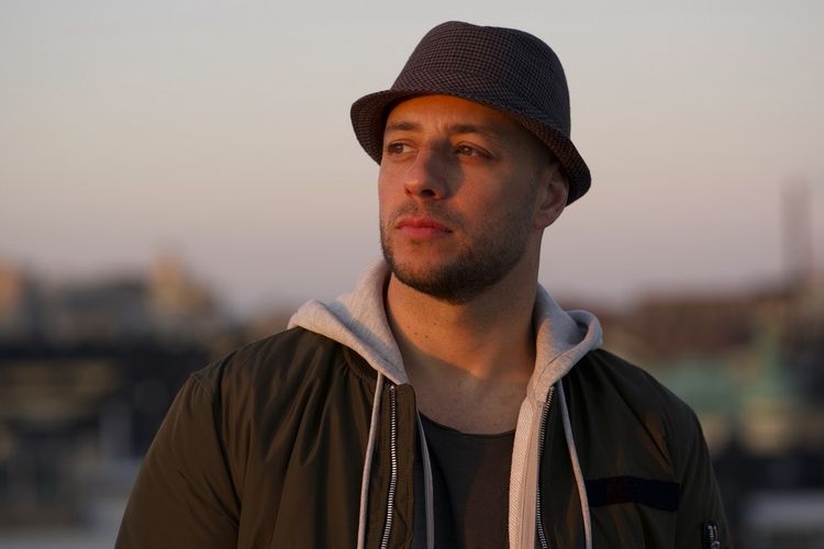 Lirik Lagu Belalang Sembah dari .Feast