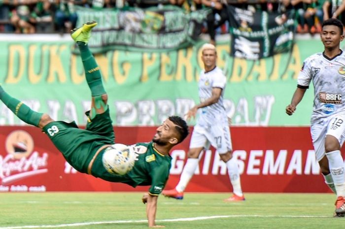 Pemain Persebaya Surabaya, Manuchekhr Dzhalilov ,mencetak gol ke gawang Tira Persikabo dalam babak 8 besar Piala Presiden 2019 di Stadion Gelora Bung Tomo, Jumat (29/3/2019)