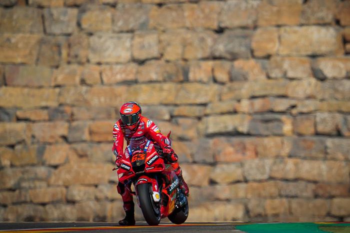 Pembalap yang turut bertarung memperebutkan starting grid terdepan menurut hasil kualifikasi MotoGP Aragon 2022, Francesco Bagnaia.