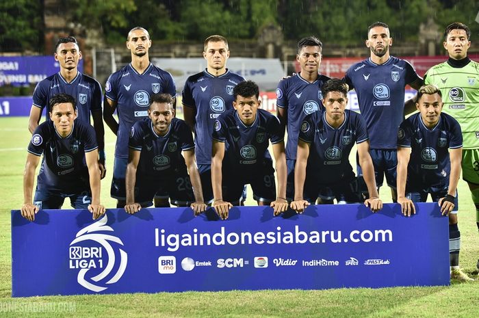 Pemain Persela Lamongan dalam laga melawan Madura United pada pekan ke-23, di Stadion I Gusti Ngurah Rai, Denpasar, Bali, Sabtu (5/2/2022).