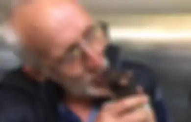 Momen Mengharukan Ketika Seorang Tunawisma Bertemu dengan Tikus Peliharaannya yang Hilang Dicuri Orang
