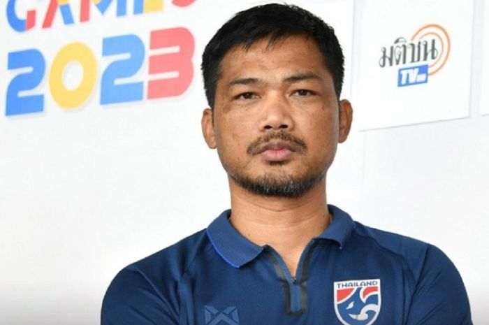 Pelatih Timnas U-22 Thailand Issara Sritaro tak rela menerima kekalahan dari Timnas U-22 Indonesia dalam final SEA Games 2023 di Kamboja.