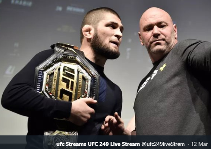 Khabib Nurmagomedov (kiri) dan Presiden UFC, Dana White.