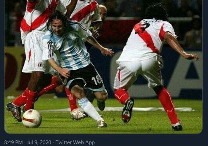 Lionel Messi saat membela timnas Argentina menghadapi Peru di Copa America 2007.