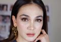 Intip Koleksi Aksesori Handphone Luna Maya yang Harganya Capai Jutaan Rupiah!