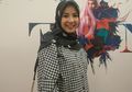 Stylo of The Day, Gaya Hijab Santun dengan Nuansa Warna Monokrom ala Natasha Rizky