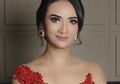 Jadi Sorotan Selfie di Pesawat, Vanessa Angel Justru Pakai Tank Top Seksi Belahan Dada Terlihat