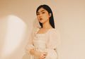 Anggun dalam Balutan Kebaya, Isyana Sarasvati dan Sang Kekasih Sukses Bikin Patah Hati Nasional Jilid 2 Setelah Raisa