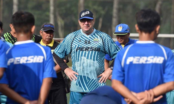 Pelatih Persib Bandung, Robert Rene Alberts.