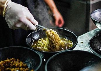 Review Raku Ramen Bar: Cobain Ramen Autentik Khas Jepang di ‘Kolong’ SCBD! Kuahnya Dibikin 8 Jam!
