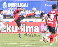 VIDEO - Detik-detik Hasyim Kipuw Tendang Alat Kelamin Pemain Bali United