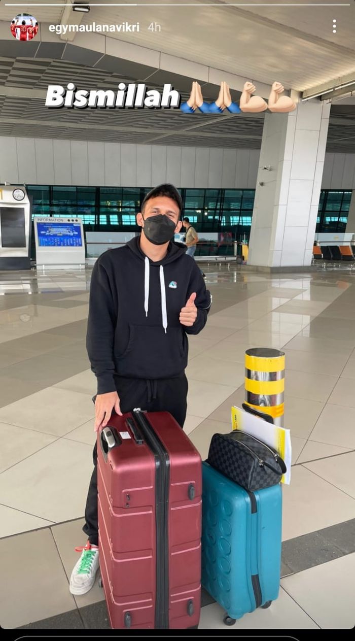 Pemain timnas Indonesia, Egy Maulana Vikri, tampak bersiap meninggalkan Indonesia untuk bergabung dengan klub barunya di Eropa, Minggu (29/8/2021).
