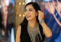 Tak Mau Kalah! Delon Go Public dengan Pacar Baru, Yeslin Wang Unggah Gandeng Tangan dengan Seorang Pria?