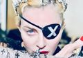 Untuk Kedua Kalinya, Madonna Pakai Aksesori Rancangan Desainer Indonesia Rinaldy Yunardi
