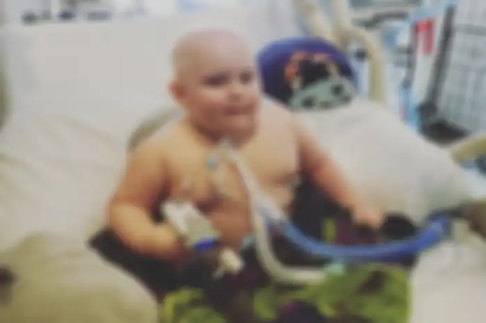 Banner Sears memiliki bobot di atas anak-anak seusianya mendapat komentar kejam dari orang dewasa padahal ia ternyata menderita sindrom ROHHAD.