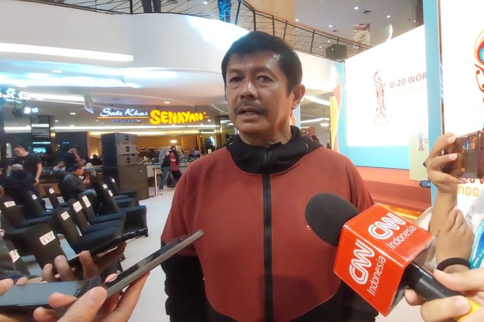 Direktur Teknik PSSI, Indra Sjafri saat menemui awak media di Atrium Mall FX Sudirman, Jakarta, Rabu (8/3/2023). 