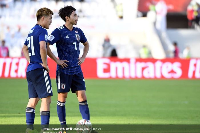 Ritsu Doan (kiri) mencetak gol penentu kemenagan timnas Jepang atas Vietnam pada duel perempat final Piala Asia, 24 Januari 2019.