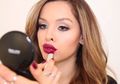 Tutorial Pakai Lipstik untuk Bibir Gelap Agar Hasilnya Jadi Lebih Cantik, Simpel Banget!