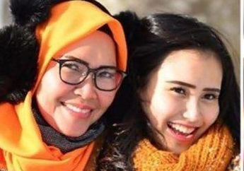Ayu Ting Ting Akui Ingin Segera Nikah Tahun Depan, Umi Kalsum Beberkan Fakta Tak Terduga Soal Kabar Hubungan Putrinya dengan Pria Bule hingga Singgung Soal Doa