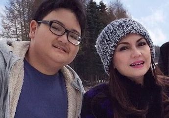 Jarang Terekspos, Kepoin 5 Potret Putra Farhat Abbas dan Nia Daniaty, Angga Hadi. Udah Remaja!