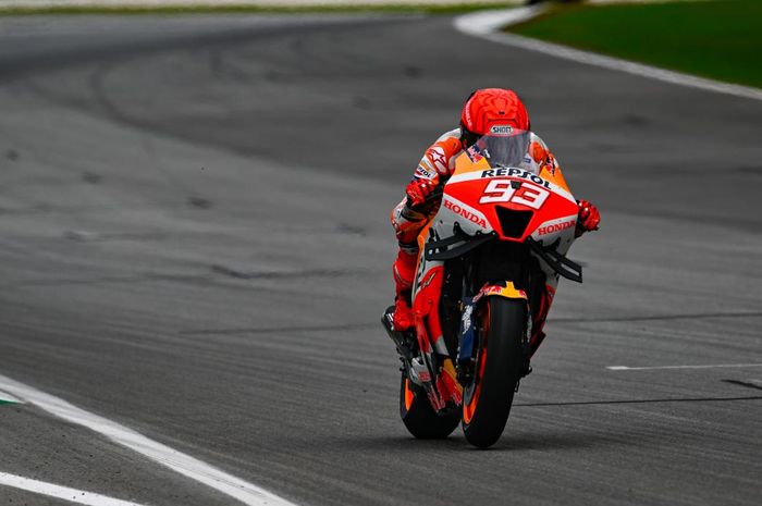 Pembalap Repsol Honda, Marc Marquez ketika menjalani balapan di MotoGP Malaysia 2022.