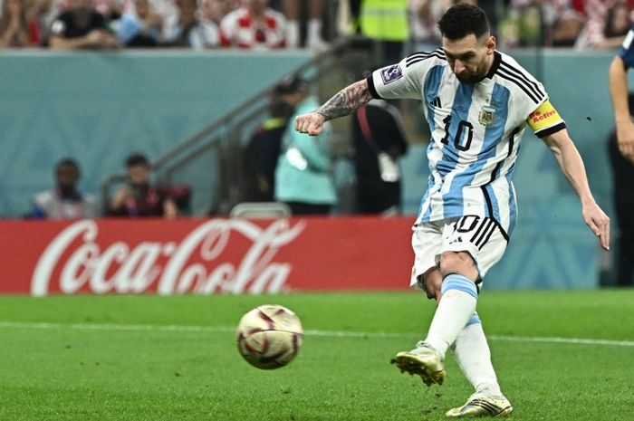 Kedahsyatan Lionel Messi diungkap mantan rekan seklubnya di Barcelona, Kevin-Prince Boateng, di mana dari 100 tembakan dia bisa mencetak 98 gol.