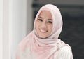 Pamer Foto Romantis Bersama Suami Tercinta, Alyssa Soebandono Tampil Syar'i dengan Bros Mewah Jutaan Rupiah