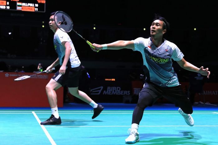 Pasangan ganda putra Indonesia, Mohammad Ahsan/Hendra Setiawan, saat menghadapi Kang Min-hyuk/Seo Seung-jae dari Korea pada babak pertama Japan Open 2022 di Maruzen Intec Arena Osaka, Jepang, 31 Agustus 2022. 