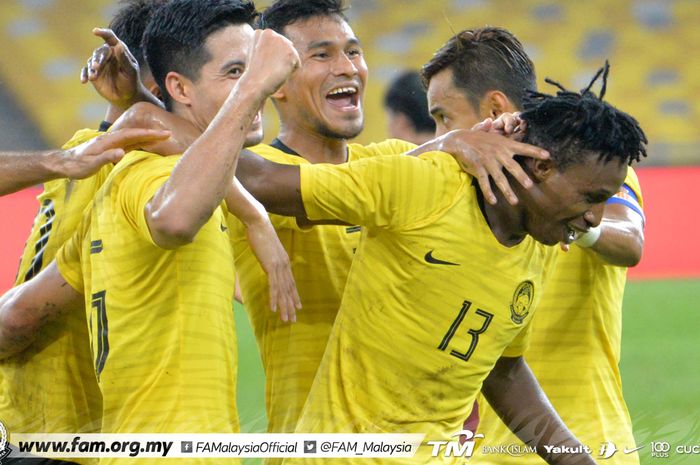 Para pemain timnas Malaysia berselebrasi saat mencetak gol ke gawang Thailand dalam lanjutan pertandingan Grup G kualifikasi Piala Dunia 2022 zona Asia di Stadion Nasional Bukit Jalil, Kuala Lumpur, Kamis (14/11/2019).