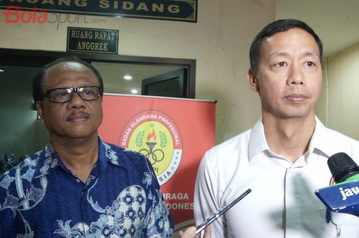 Direktur Utama Interim PT LIB, Dirk Soplanit dan Ketua Umum BOPI, Richard Sambera, di Kantor Kemenpora, Rabu (10/4/2019).