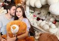 Pasca Persalinan Aura Kasih Rutin Pakai Korset, Benar Bisa Buat Turun Berat Badan? Ini Penjelasan Pakar