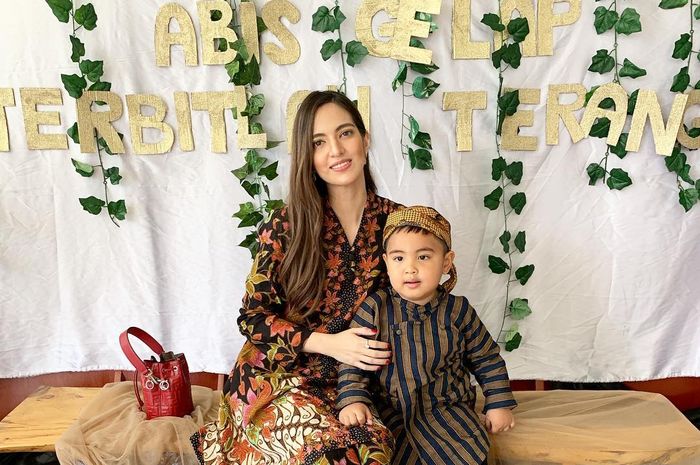 Sibuk Jadi Artis dan Sosialita Muda hingga Sering Terlambat Tiba di Rumah, Nia Ramadhani Diprotes Sang Putra: Mama Pulangnya Cepat!