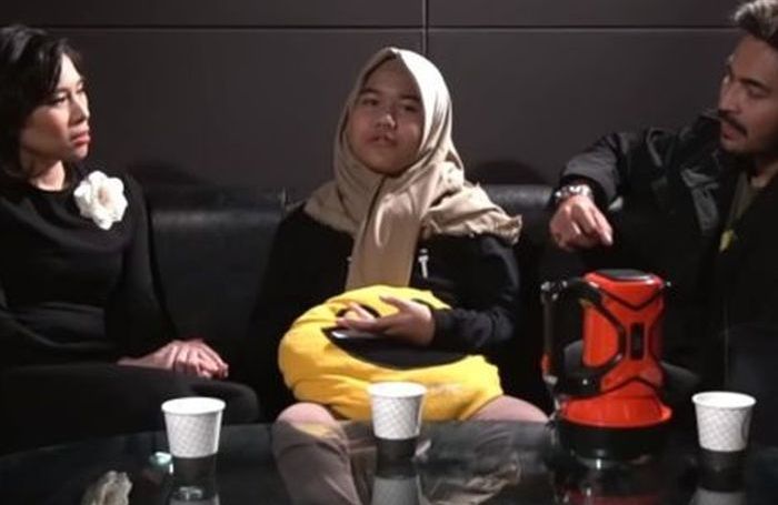 Anak Indigo Beberkan Penyebab <a href='https://manado.tribunnews.com/tag/anya-dwinov' title='Anya Dwinov'>Anya Dwinov</a> Belum Menikah Meski Sudah Berusia 37 Tahun, Makhluk Gaib Pengikut Sang Artis Ungkap Syarat yang Sulit!