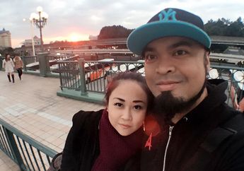 Jarang Terekspos, Inilah 5 Potret Julia, Istri Komedian Peppy yang Cantik dan Dukung Hobi Suami