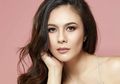 Tak Kalah Seksi dari Anaknya, Wulan Guritno Jadi Sorotan Pakai Rok Mini Aksen Transparan yang Modis Abis!