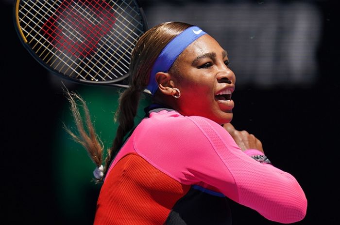 Petenis tunggal putri Amerika Serikat, Serena Williams, saat menjalani pertandingan babak kedua Australian Open 2021 di Rod Laver Arena, Melbourne Park, Melbourne, Australia, Rabu (10/2/2021).