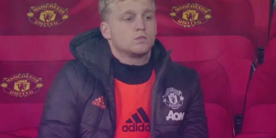 Gara-gara Dua Pemain Ini, Van de Beek Cuma Jadi Cadangan di Man United