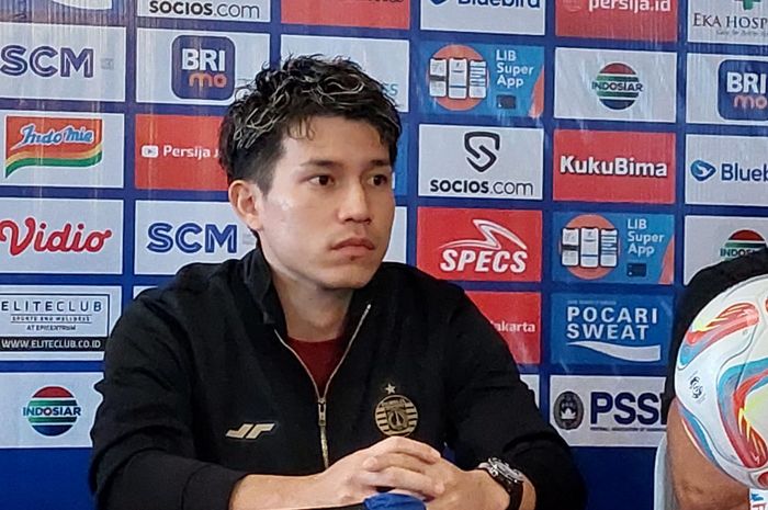 Pemain asing Persija Jakarta Ryo Matsumura saat memberi keterangan kepada awak media jelang menghadapi PSM Makassar.