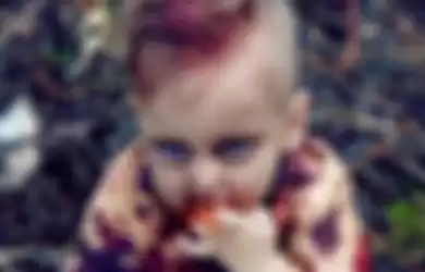 Bak Zombie Berlumuran Darah, Balita Ini Gerogoti 'Otak Manusia', Sang Ibu Beri Pembelaan