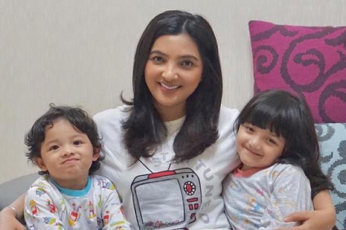 instagram.com/ashanty_ash
Ashanty, Arsy dan Arsya. 