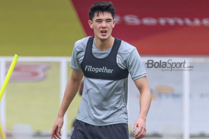 Elkan Baggott nampak ikut serta dalam pemusatan latihan timnas Indonesia di Stadion Madya, Senayan, Jakarta, 10 November 2021.