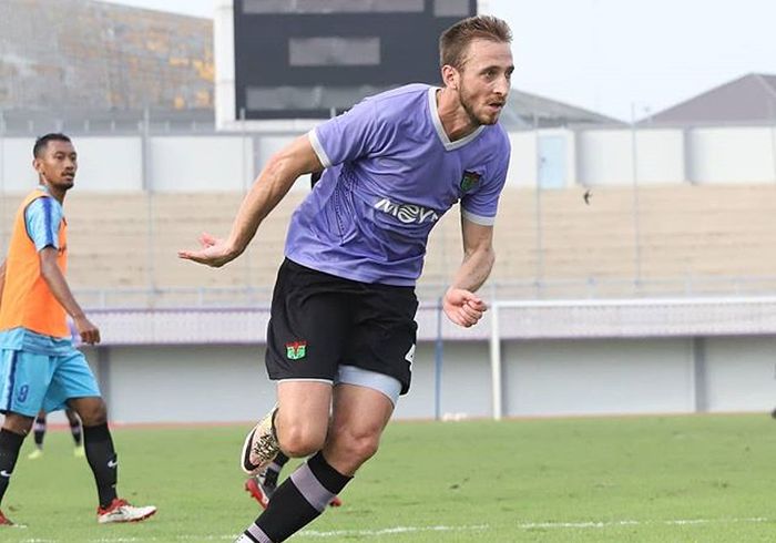 Pemain asing Persita Tangerang, Eldar Hasanovic, saat mengikuti latihan tim dalam persiapan menyambut Liga 1 2020.