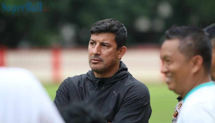 Alfredo Vera nampak hadir pada latihan Bhayangkara FC di Stadion PTIK, Jakarta Selatan, Senin (4/2/2019).